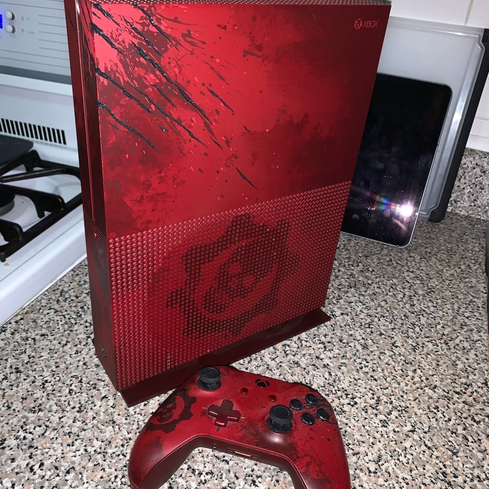 Xbox one s LIMITED EDITION GEARS OF WAR 4